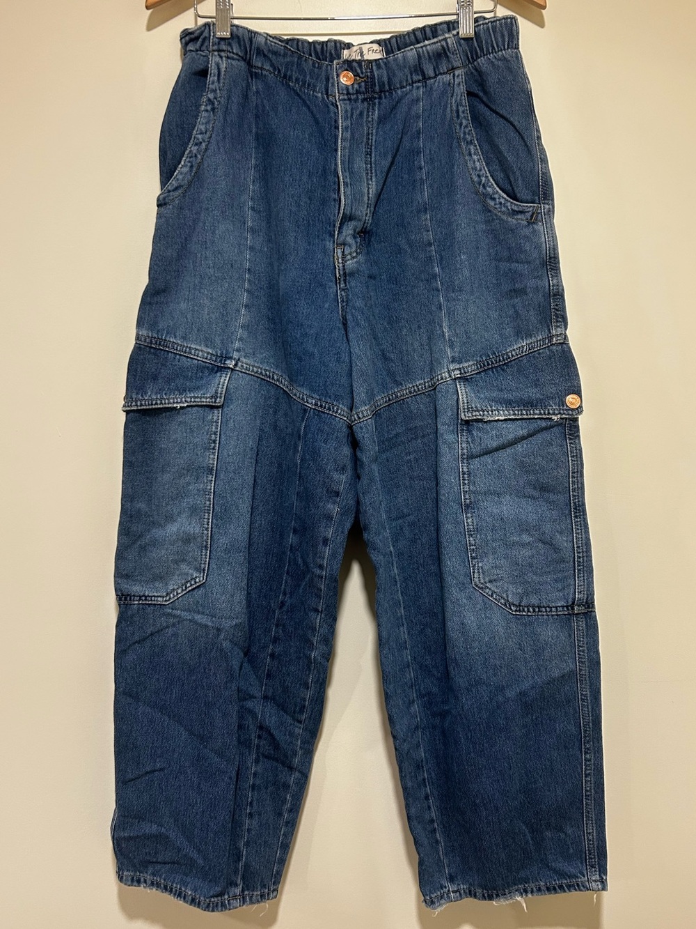 We The Free All Star Pull on Low Slung Cargo Barrel Leg Jeans Size Large